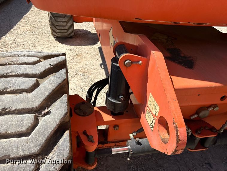 image for item EF1100 2011 JLG 800AJ boom lift