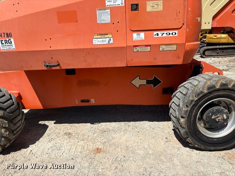image for item EF1100 2011 JLG 800AJ boom lift