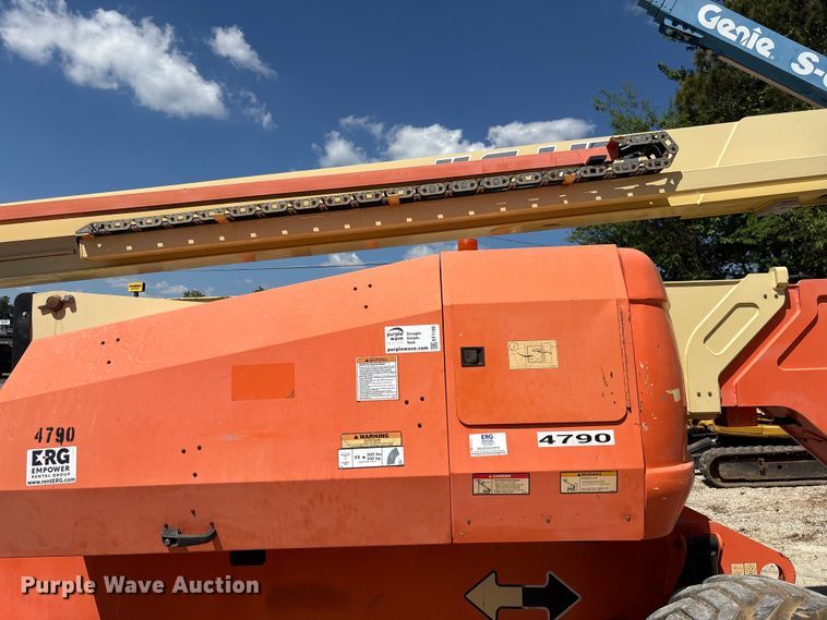 image for item EF1100 2011 JLG 800AJ boom lift