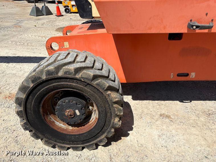 image for item EF1100 2011 JLG 800AJ boom lift