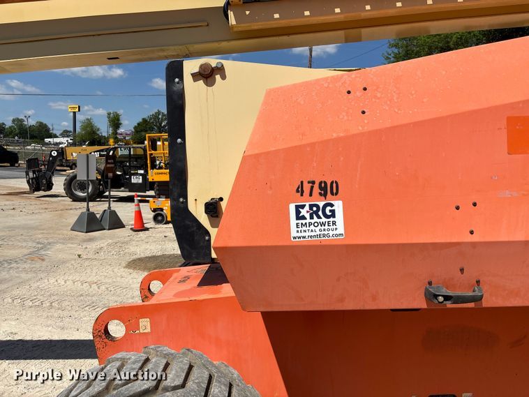 image for item EF1100 2011 JLG 800AJ boom lift