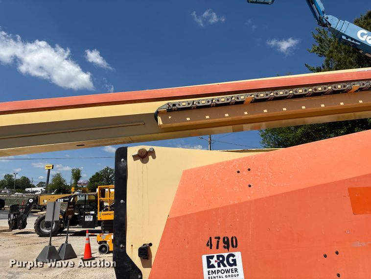 image for item EF1100 2011 JLG 800AJ boom lift