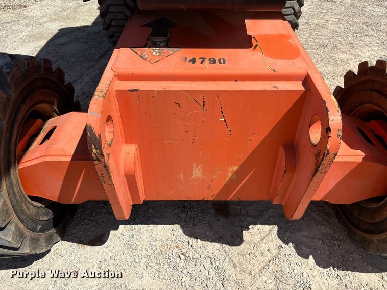 image for item EF1100 2011 JLG 800AJ boom lift