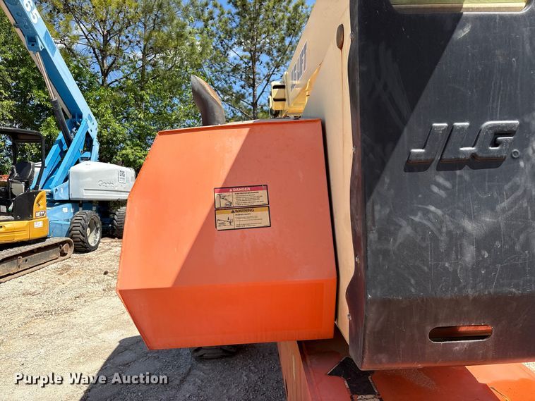 image for item EF1100 2011 JLG 800AJ boom lift