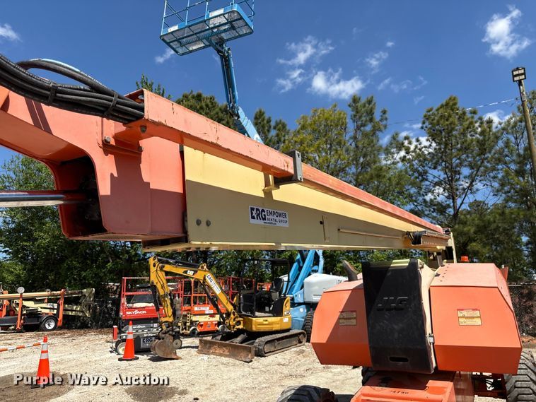 image for item EF1100 2011 JLG 800AJ boom lift