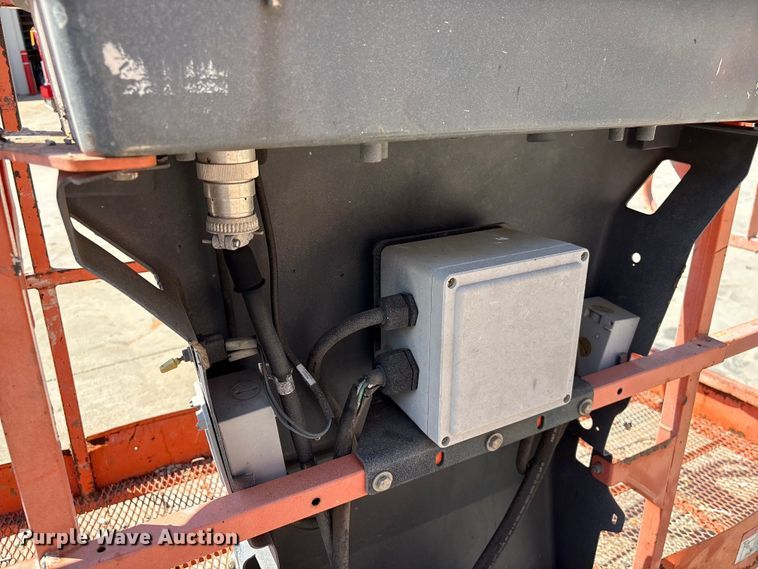 image for item EF1100 2011 JLG 800AJ boom lift