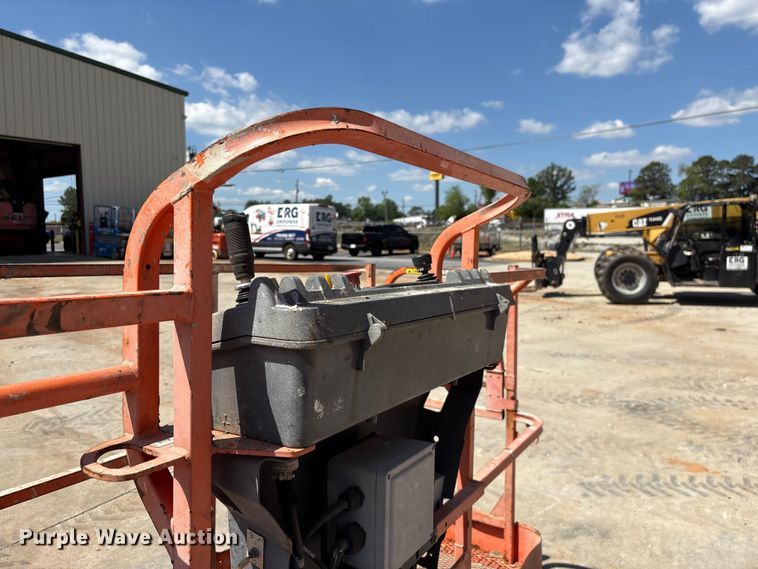 image for item EF1100 2011 JLG 800AJ boom lift