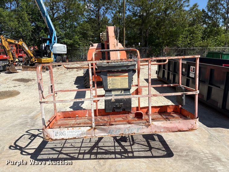 image for item EF1100 2011 JLG 800AJ boom lift