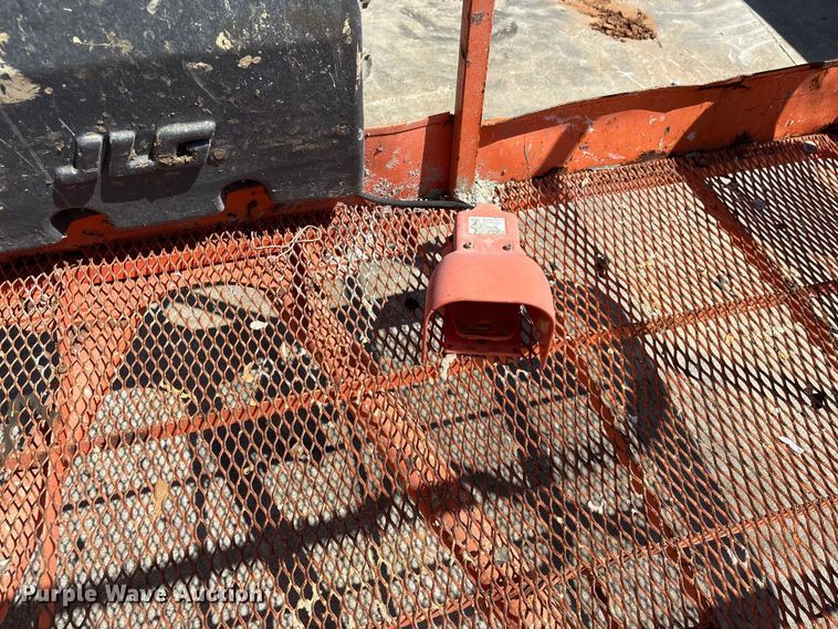 image for item EF1100 2011 JLG 800AJ boom lift