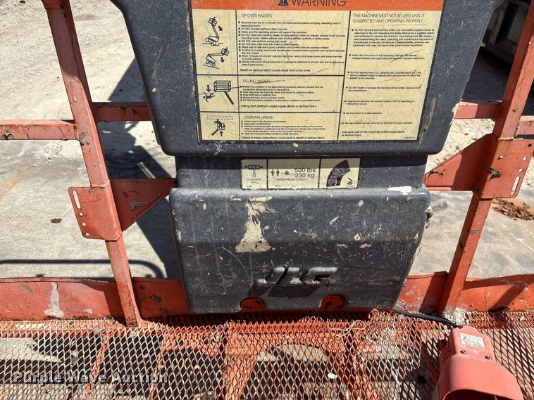 image for item EF1100 2011 JLG 800AJ boom lift