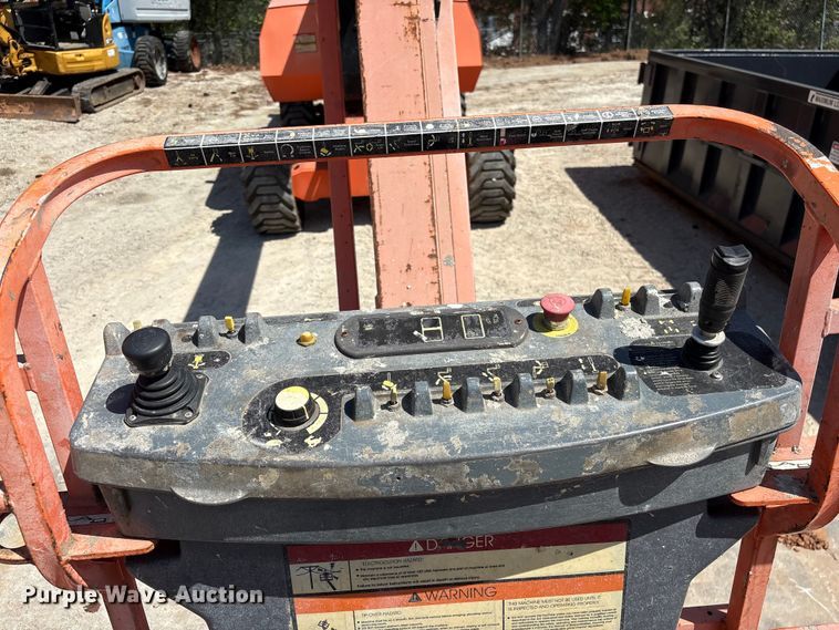 image for item EF1100 2011 JLG 800AJ boom lift