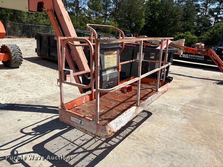 image for item EF1100 2011 JLG 800AJ boom lift
