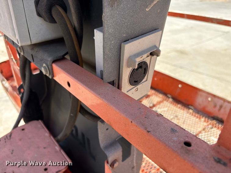 image for item EF1100 2011 JLG 800AJ boom lift