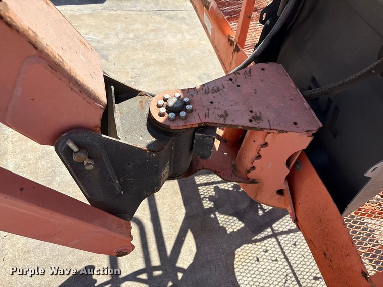 image for item EF1100 2011 JLG 800AJ boom lift