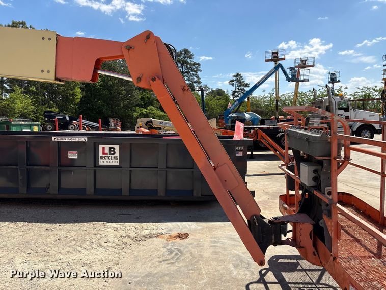 image for item EF1100 2011 JLG 800AJ boom lift
