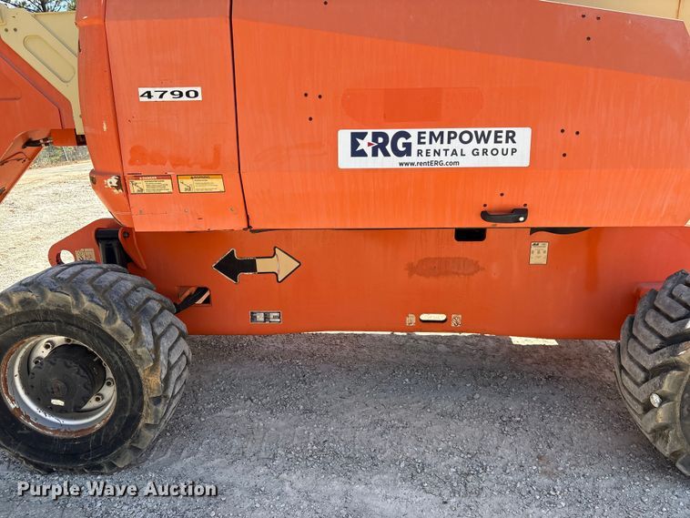 image for item EF1100 2011 JLG 800AJ boom lift