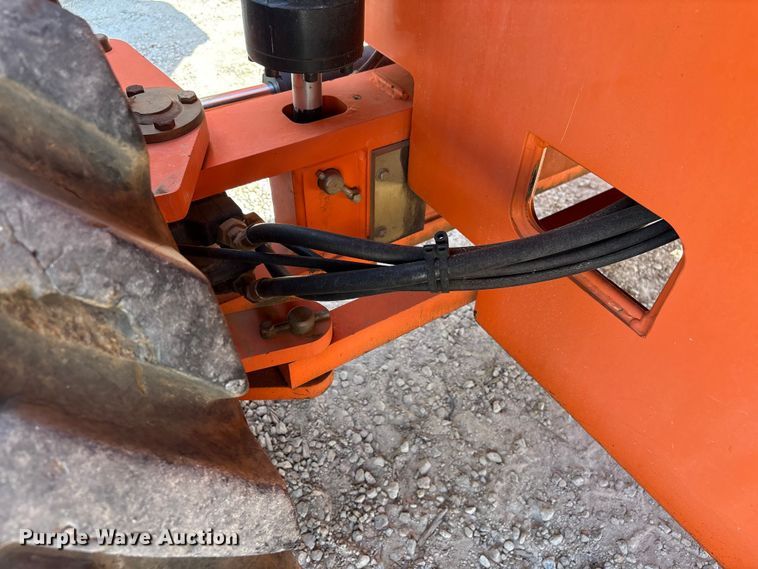 image for item EF1100 2011 JLG 800AJ boom lift