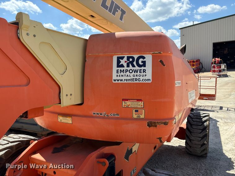 image for item EF1100 2011 JLG 800AJ boom lift