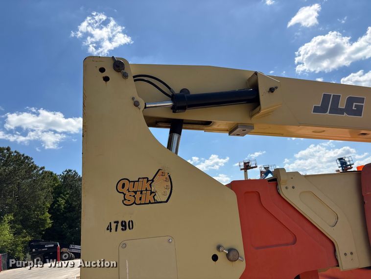 image for item EF1100 2011 JLG 800AJ boom lift