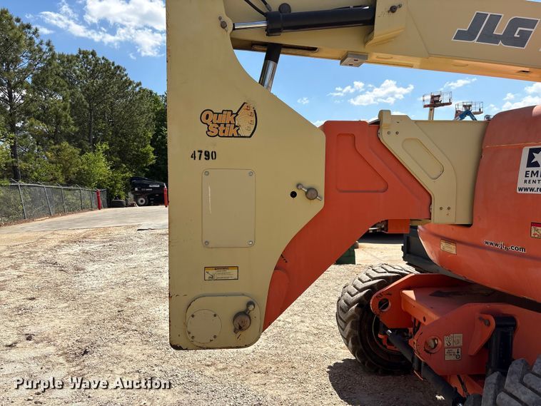 image for item EF1100 2011 JLG 800AJ boom lift