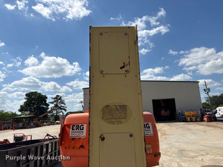image for item EF1100 2011 JLG 800AJ boom lift