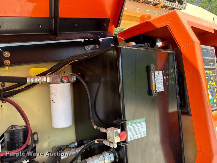 image for item EF1100 2011 JLG 800AJ boom lift