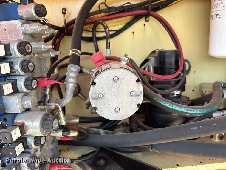 image for item EF1100 2011 JLG 800AJ boom lift