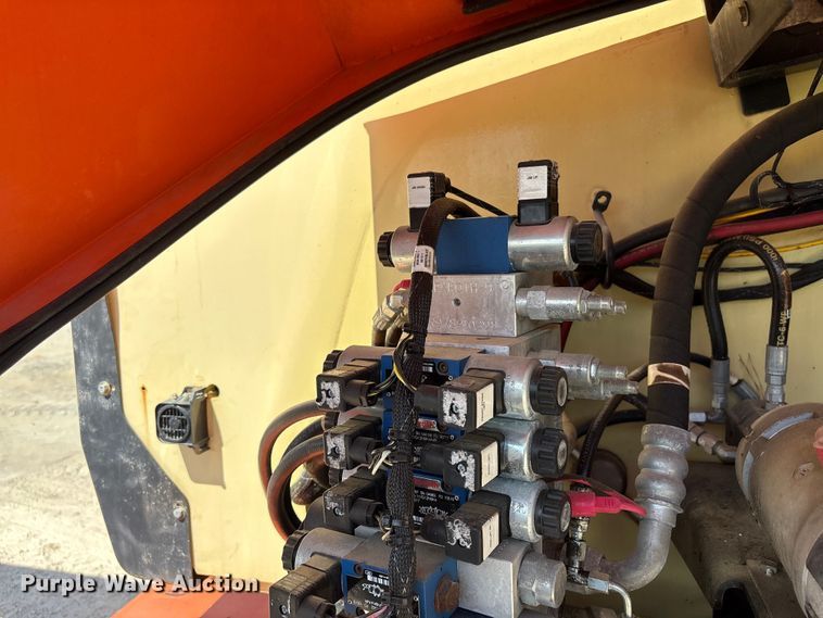 image for item EF1100 2011 JLG 800AJ boom lift