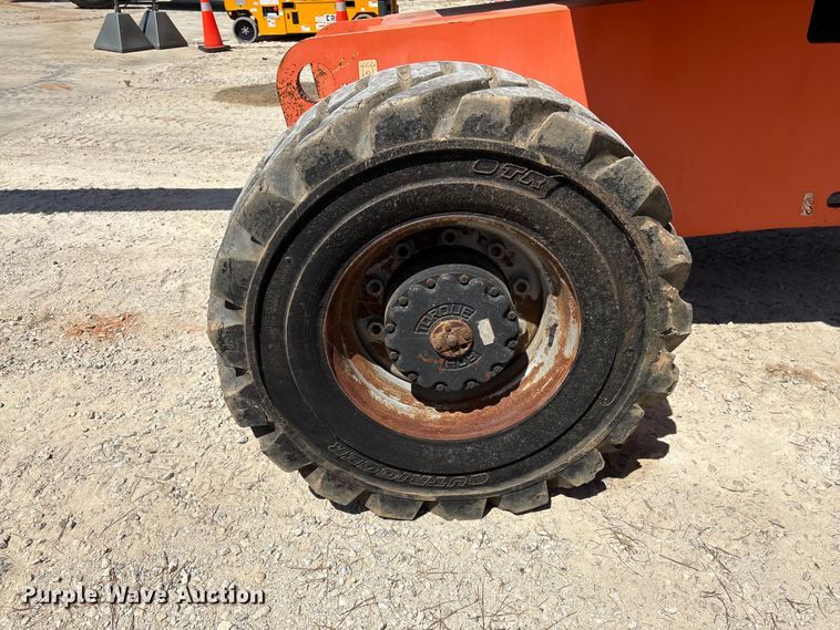 image for item EF1100 2011 JLG 800AJ boom lift