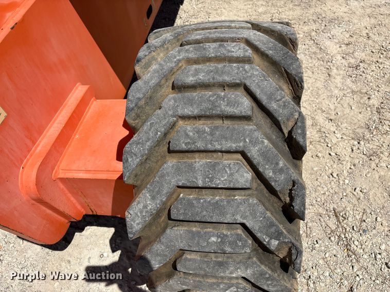 image for item EF1100 2011 JLG 800AJ boom lift