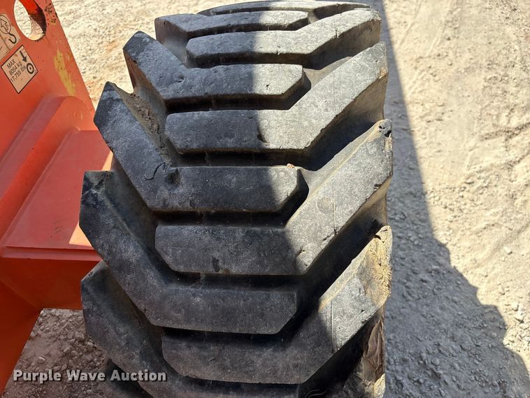 image for item EF1100 2011 JLG 800AJ boom lift