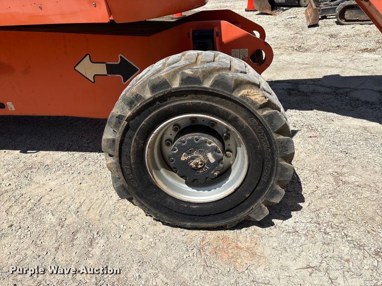 image for item EF1100 2011 JLG 800AJ boom lift