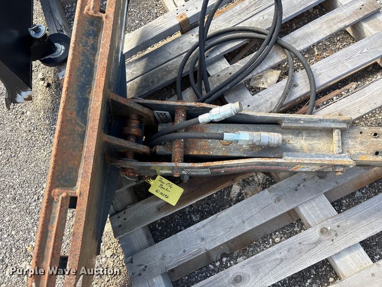 image for item EF1102 2020 Striker 1M W-B Breaker 