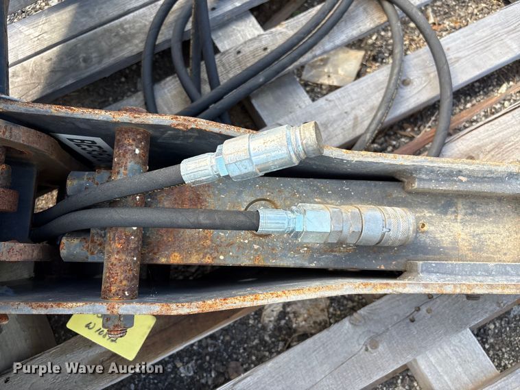 image for item EF1102 2020 Striker 1M W-B Breaker 
