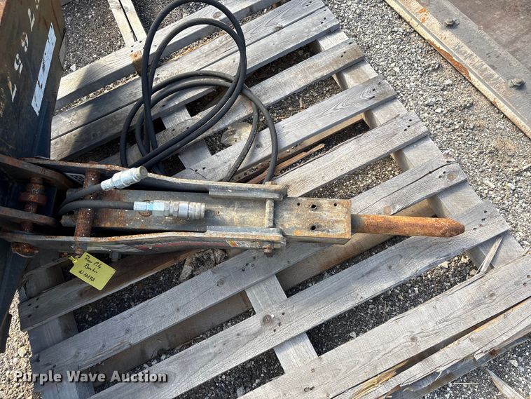 image for item EF1102 2020 Striker 1M W-B Breaker 