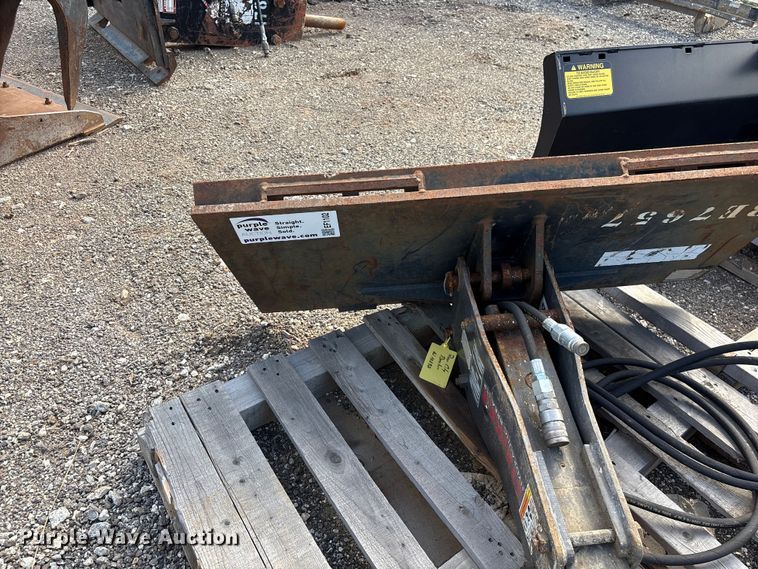 image for item EF1102 2020 Striker 1M W-B Breaker 