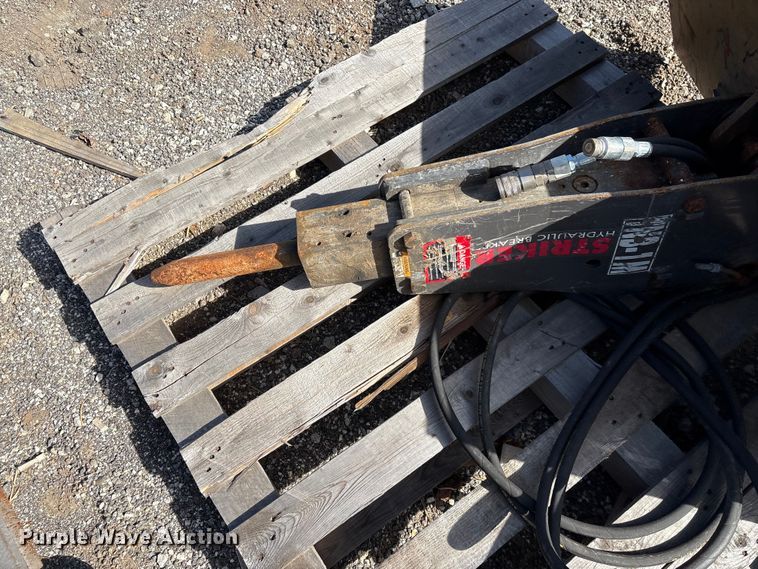 image for item EF1102 2020 Striker 1M W-B Breaker 