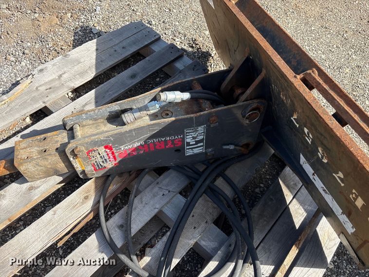 image for item EF1102 2020 Striker 1M W-B Breaker 