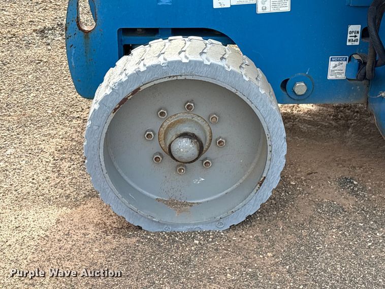 image for item EF1103 2012 Genie Z40 boom lift