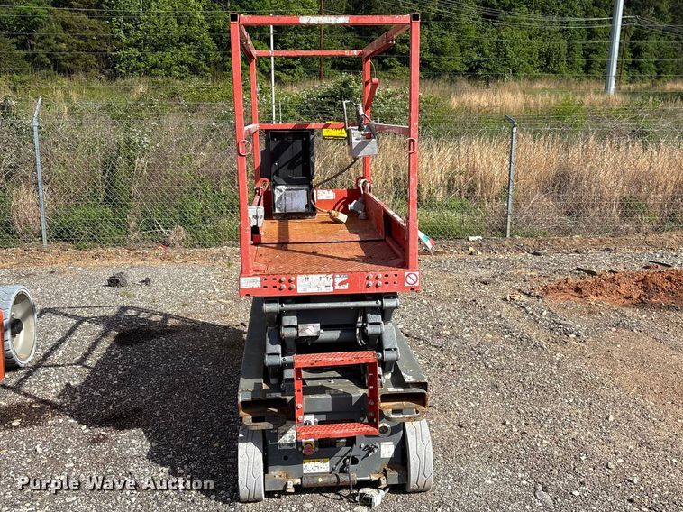 image for item EF1104 2017 SkyJack SJlll3219 scissor lift