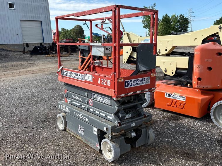 image for item EF1104 2017 SkyJack SJlll3219 scissor lift