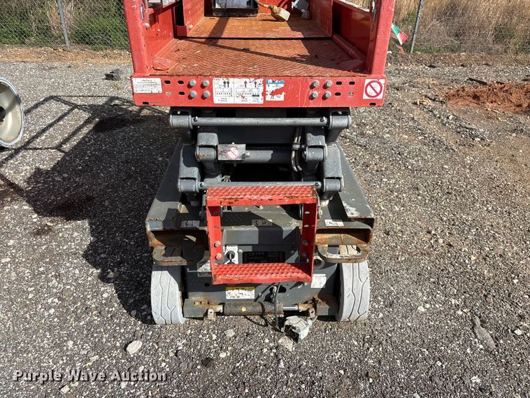 image for item EF1104 2017 SkyJack SJlll3219 scissor lift