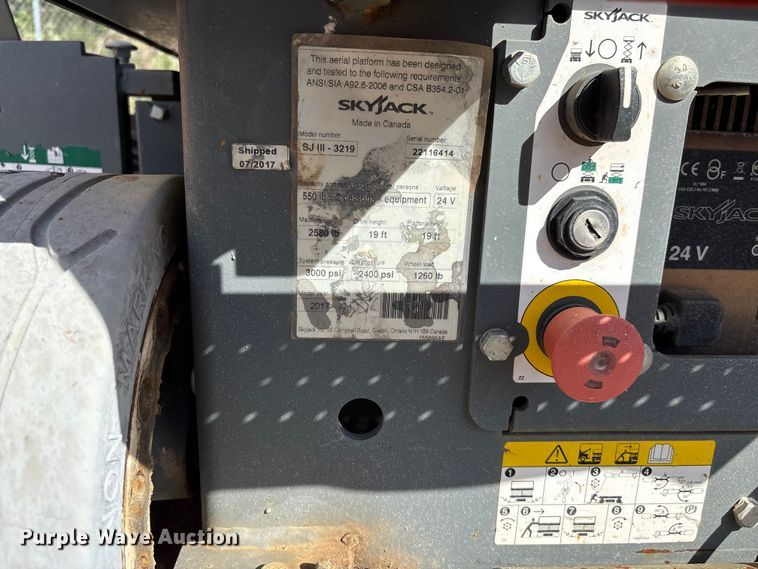 image for item EF1104 2017 SkyJack SJlll3219 scissor lift