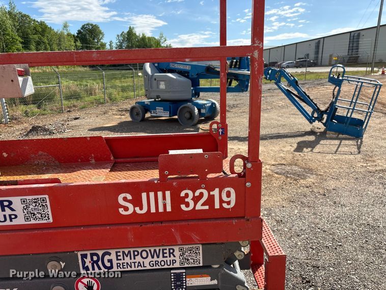 image for item EF1104 2017 SkyJack SJlll3219 scissor lift