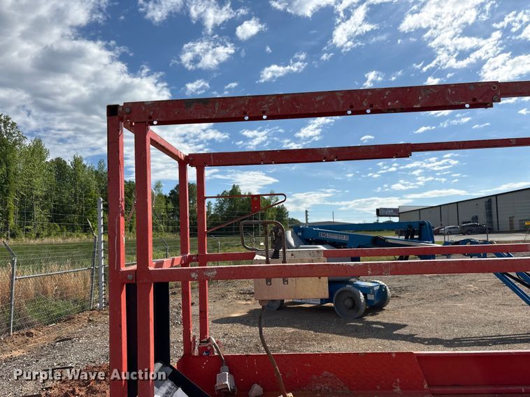 image for item EF1104 2017 SkyJack SJlll3219 scissor lift