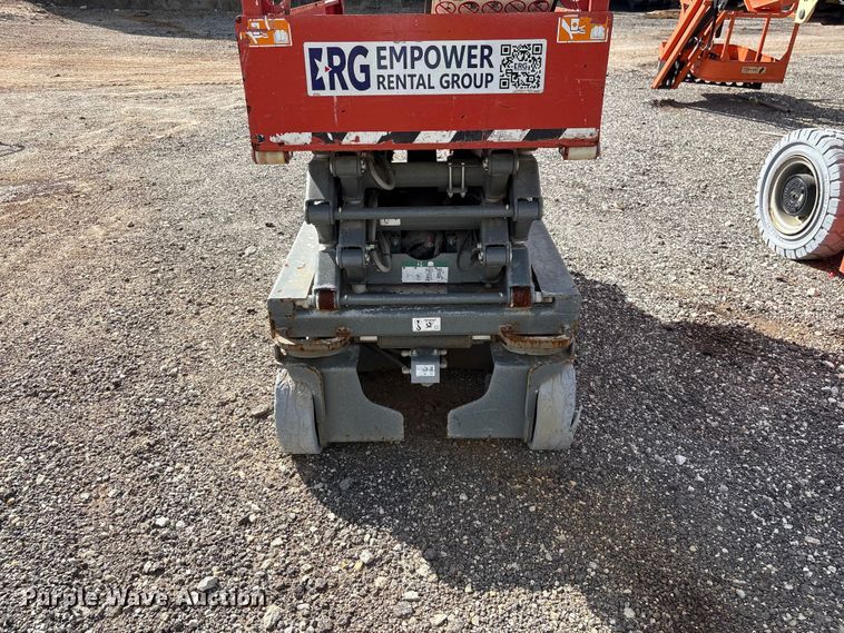 image for item EF1104 2017 SkyJack SJlll3219 scissor lift