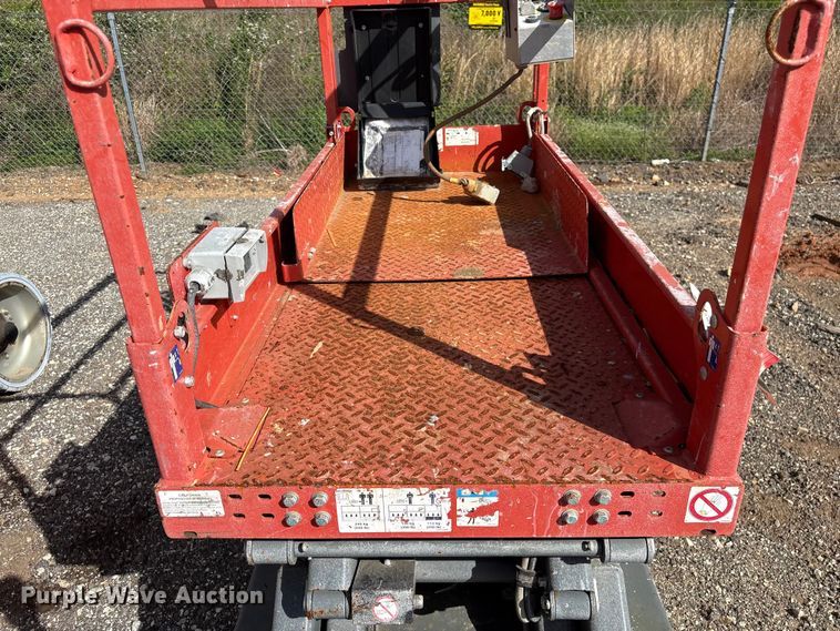 image for item EF1104 2017 SkyJack SJlll3219 scissor lift