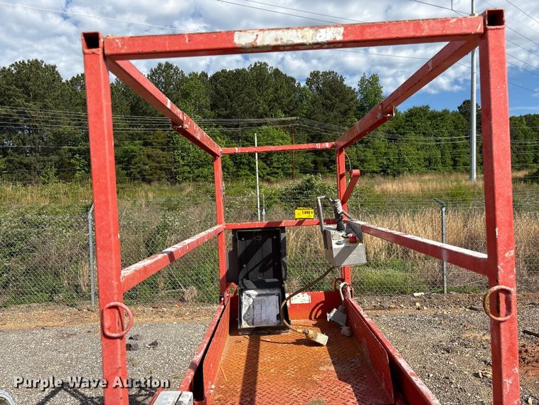 image for item EF1104 2017 SkyJack SJlll3219 scissor lift