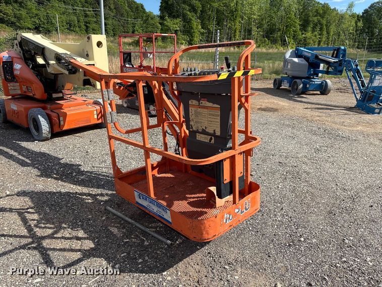 image for item EF1105 2014 JLG E400AJP Narrow boom lift