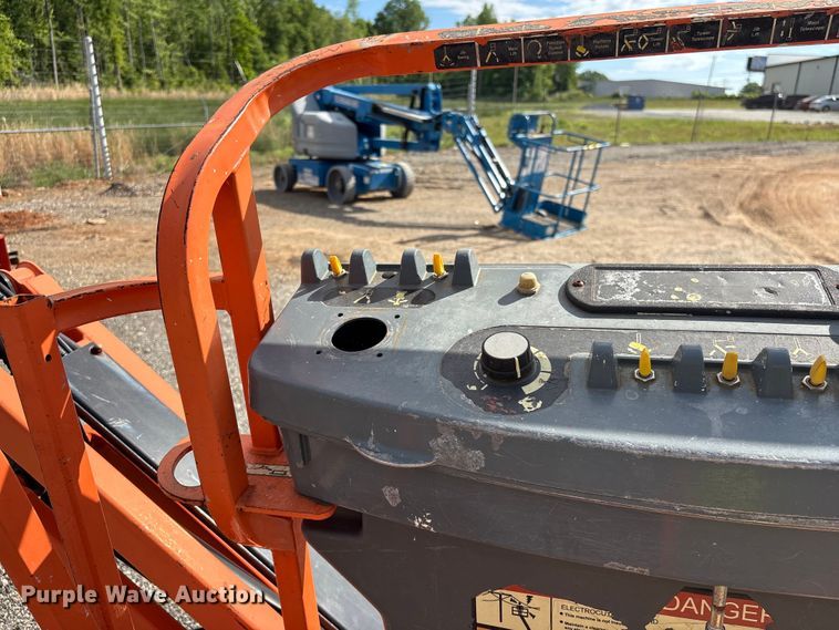 image for item EF1105 2014 JLG E400AJP Narrow boom lift